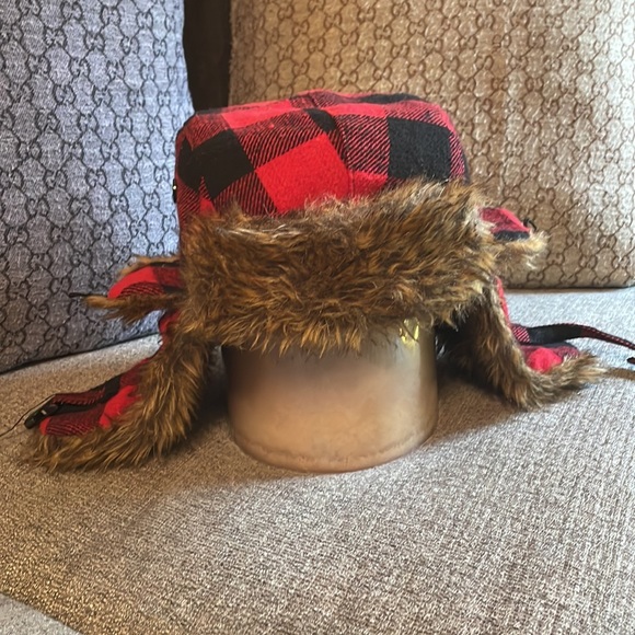 Red and black lumberjack fur trappers hat - Picture 2 of 11